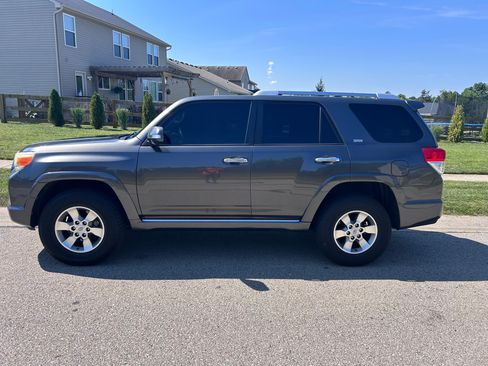 Used 2010 Toyota 4Runner SR5 AWD/4WD image 5