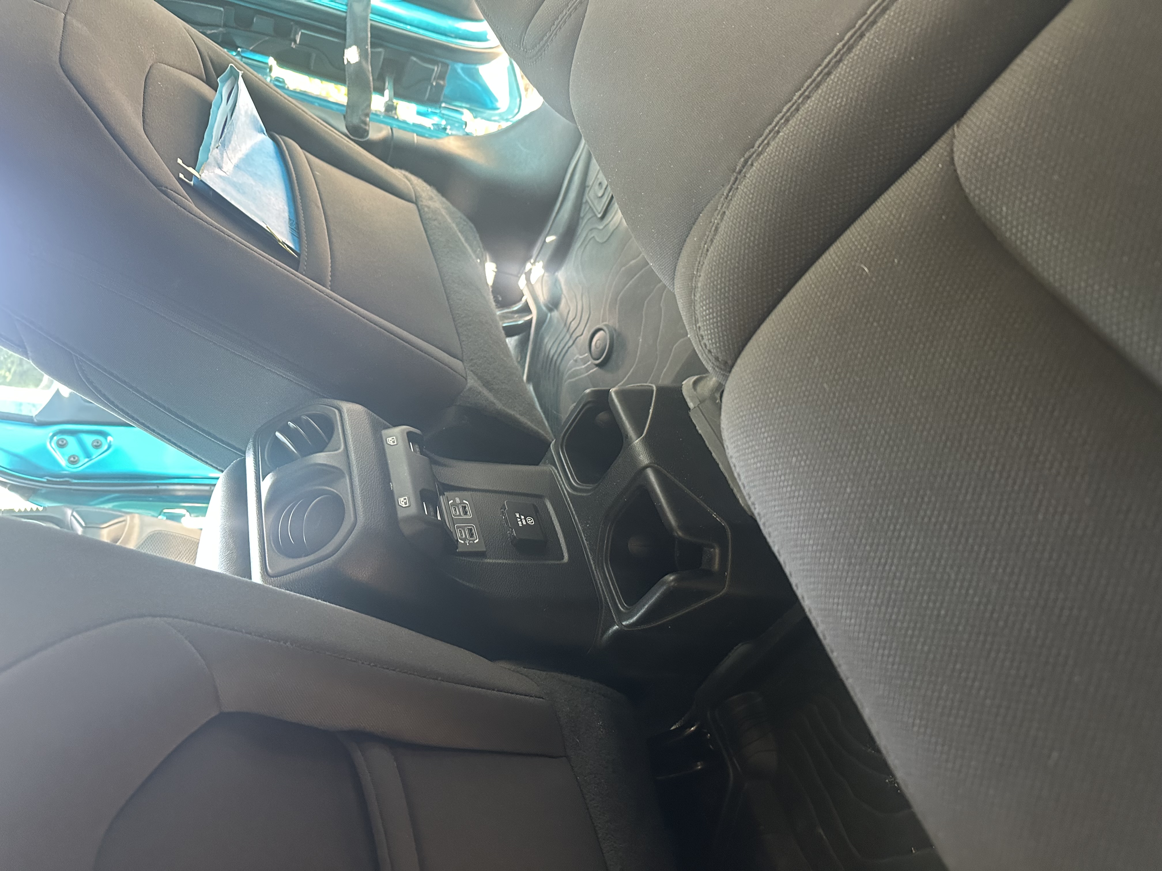 Used 2020 Jeep Wrangler Unlimited Sahara AWD/4WD image 14