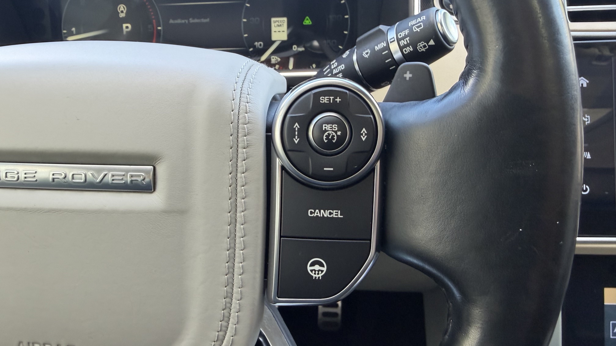 Used 2016 Land Rover Range Rover HSE AWD/4WD image 13