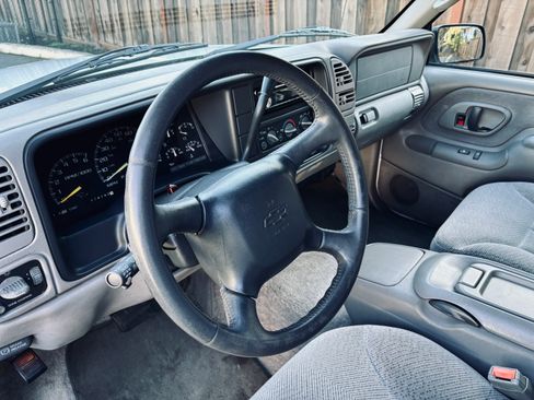 Used 1999 Chevrolet Suburban 4WD w/ Preferred Equipment Group 2 image 9