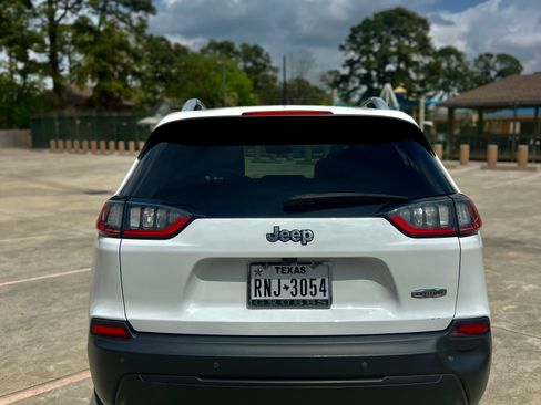 Used 2019 Jeep Cherokee Latitude Plus FWD image 8