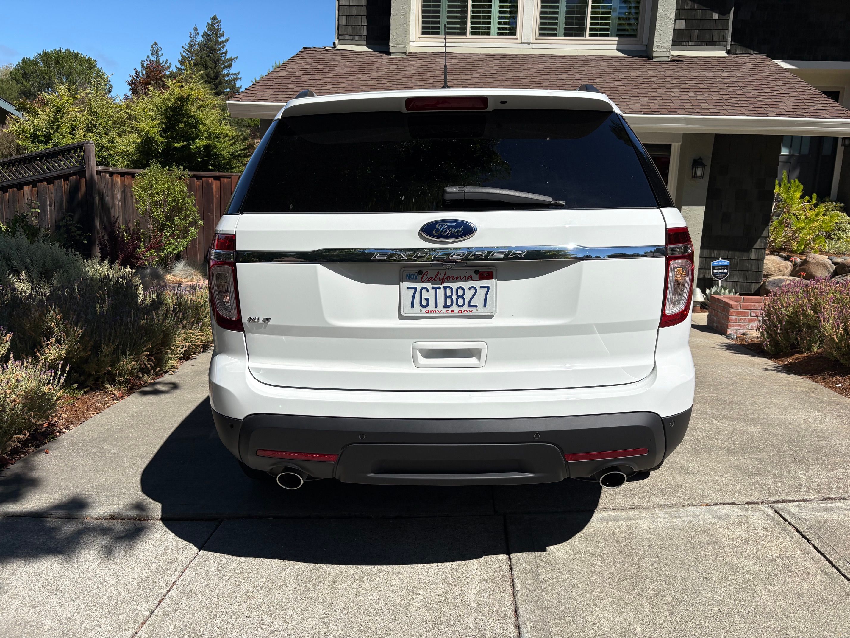 Used 2015 Ford Explorer XLT w/ Equipment Group 202A FWD image 4