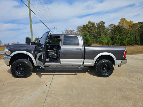 Used 2018 RAM 2500 Laramie image 5