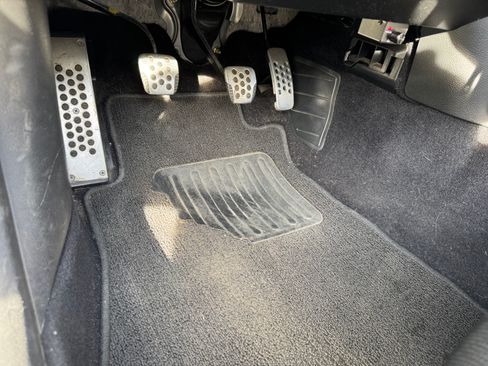 Used 2006 Nissan 350Z Enthusiast w/ (S02) Side Air Bags Pkg image 17