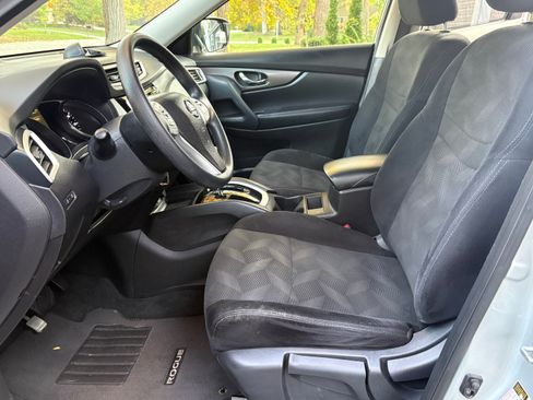 Used 2015 Nissan Rogue S w/ S Family Package image 9