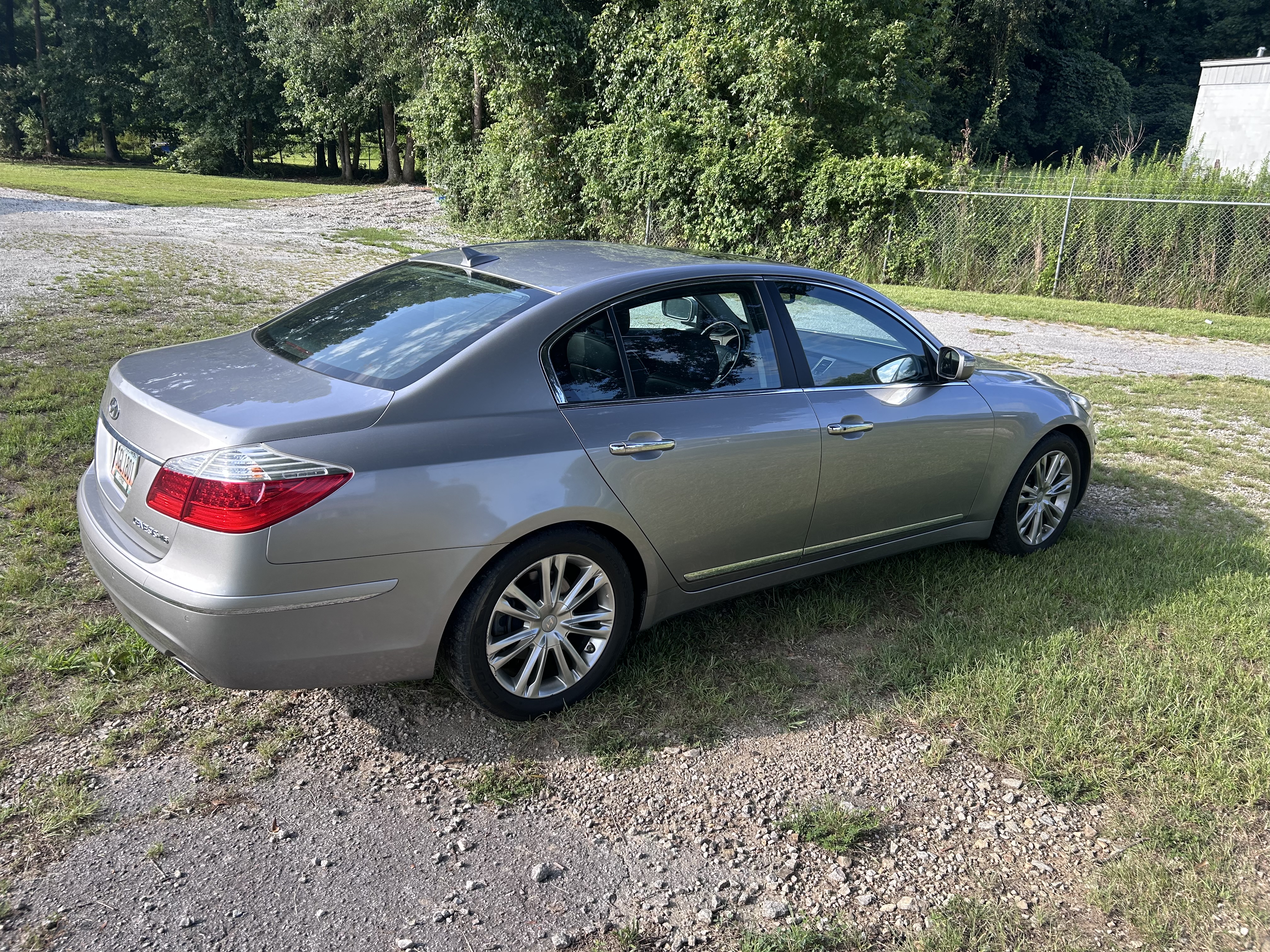 Used 2009 Hyundai Genesis 4.6 w/ Technology Pkg 5 RWD image 6