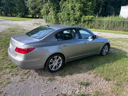 Used 2009 Hyundai Genesis 4.6 w/ Technology Pkg 5 RWD image 6