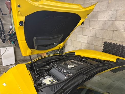 Used 2015 Chevrolet Corvette Z06 w/ Z07 Performance Package image 5