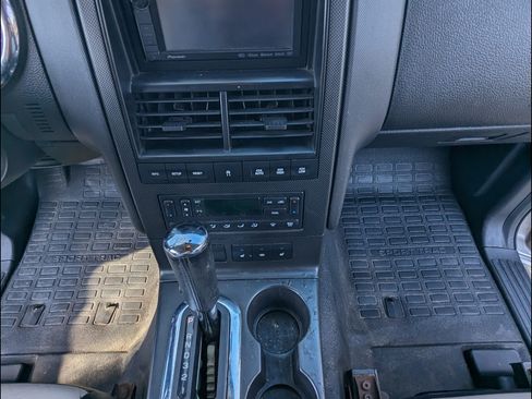 Used 2007 Ford Explorer Sport Trac Limited image 24