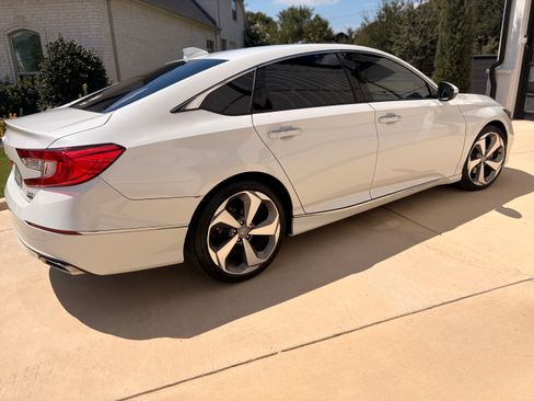 Used 2020 Honda Accord Touring image 8
