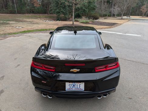 Used 2017 Chevrolet Camaro SS image 9