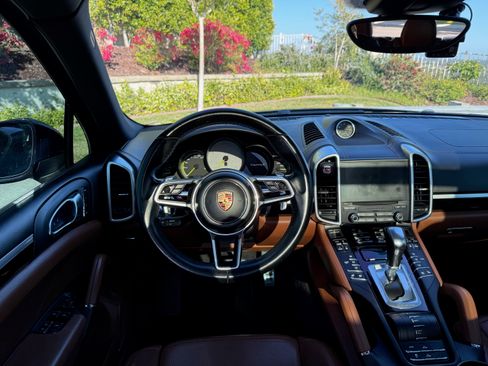 Used 2017 Porsche Cayenne S Platinum AWD/4WD image 12