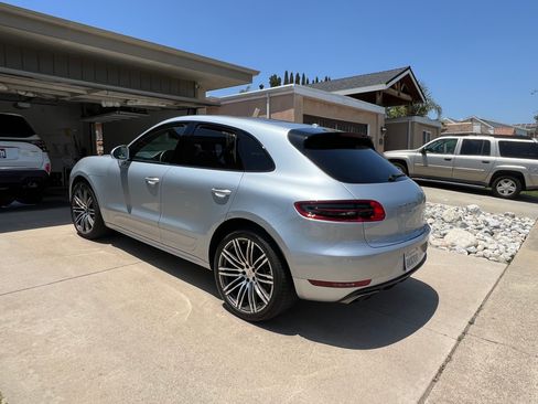 Used 2018 Porsche Macan Turbo image 10