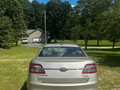 Used 2018 Ford Taurus Limited FWD image 4