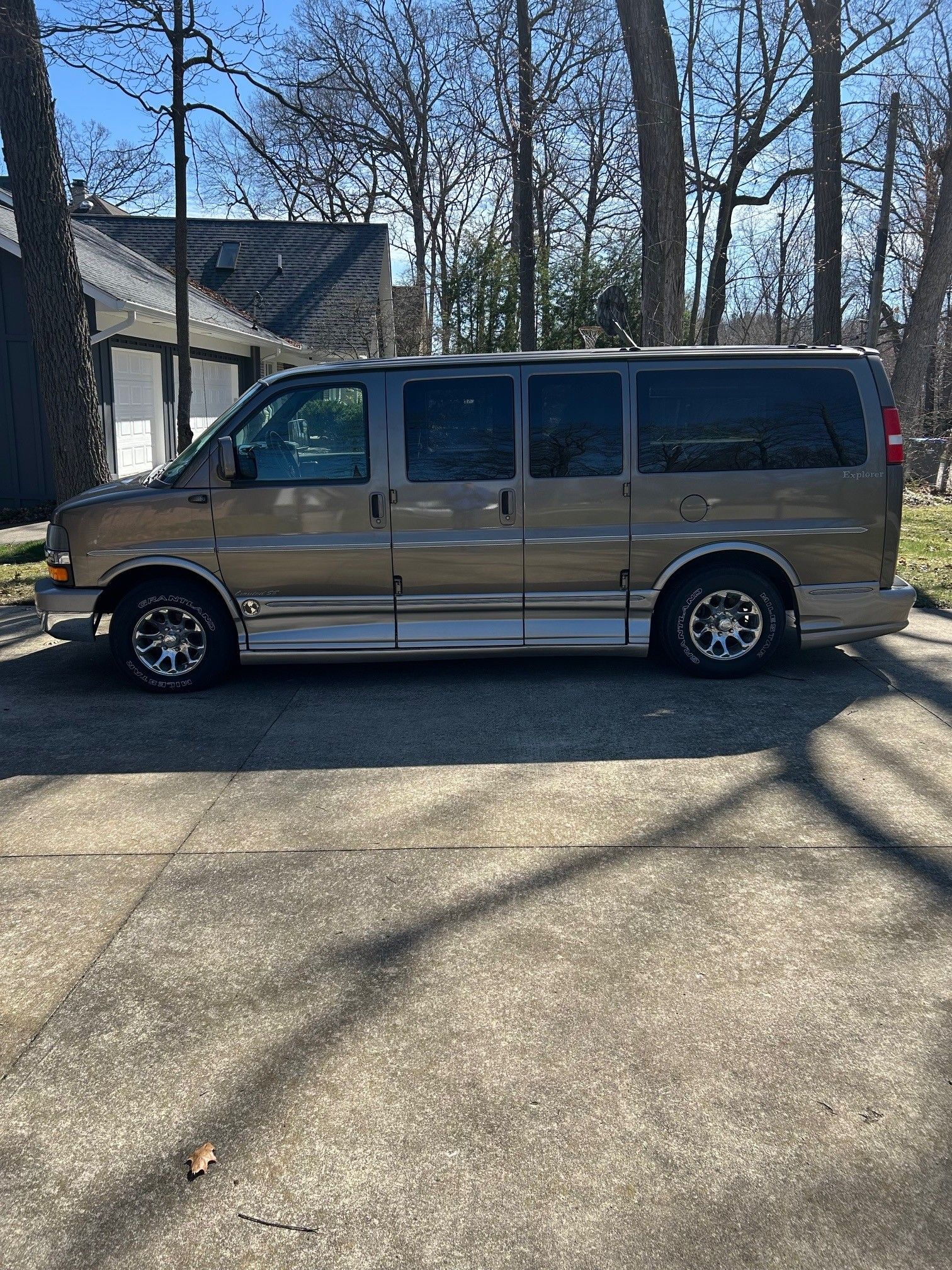Used 2006 Chevrolet Express 1500 w/ Preferred Equipment Group RWD image 5