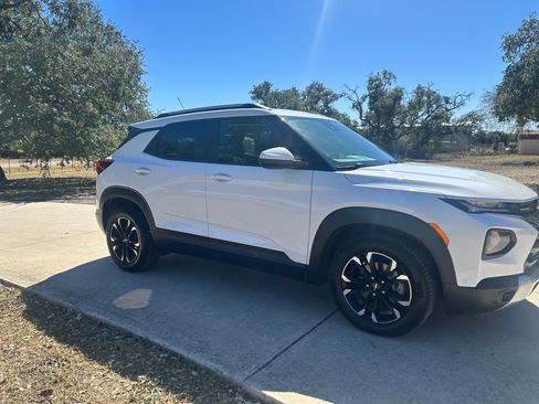 Used 2021 Chevrolet TrailBlazer LT w/ Sun and Liftgate Package image 4