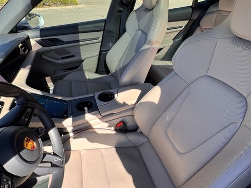 Used 2022 Porsche Taycan 4S image 10