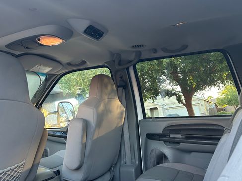Used 2005 Ford Excursion XLT AWD/4WD image 13