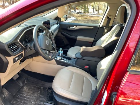 Used 2020 Ford Escape SEL image 11