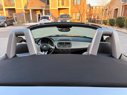 Used 2004 BMW Z4 2.5i image 25