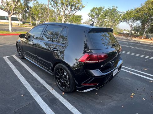 Used 2018 Volkswagen Golf R 4-Door image 9