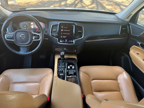 Used 2016 Volvo XC90 T6 Momentum image 8