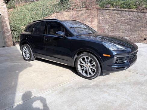 Used 2021 Porsche Cayenne S image 1