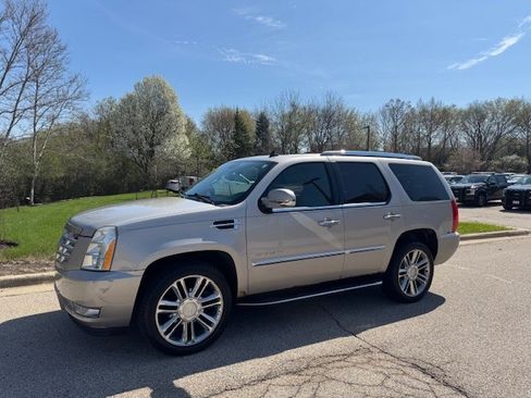 Used 2008 Cadillac Escalade AWD image 1