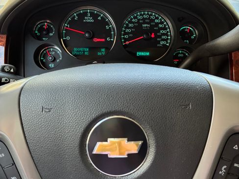 Used 2011 Chevrolet Suburban LT w/ Luxury Package AWD/4WD image 6
