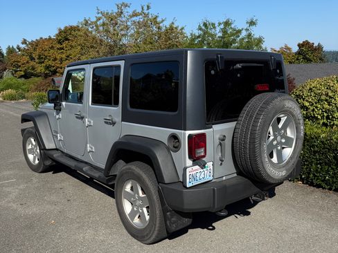 Used 2011 Jeep Wrangler Unlimited Sport w/ Dual Top Group image 13