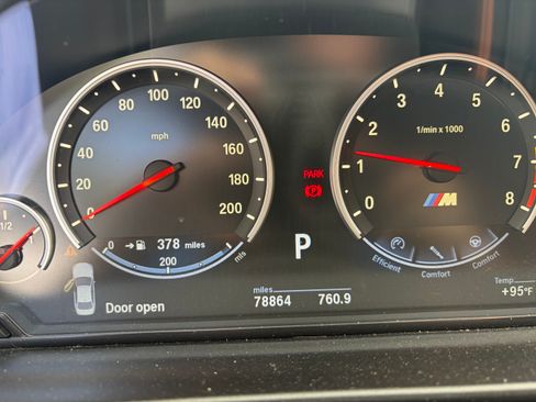 Used 2013 BMW M5 RWD image 2