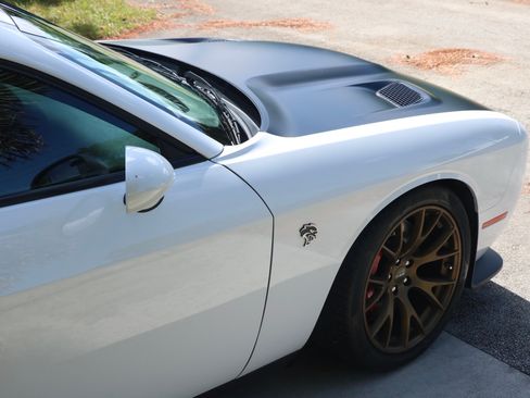 Used 2016 Dodge Challenger SRT Hellcat RWD image 4