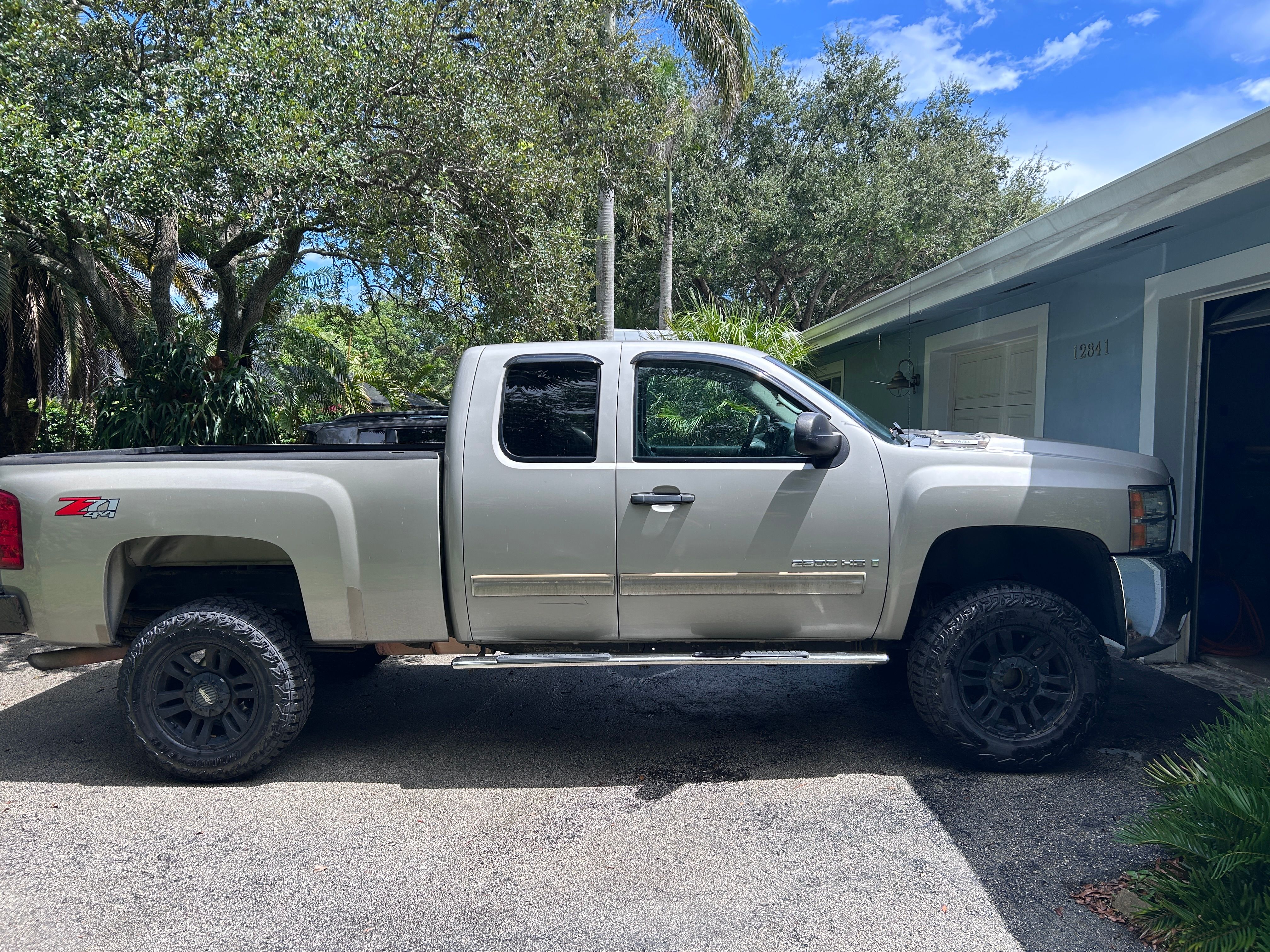 Used 2009 Chevrolet Silverado 2500 LT w/ Exterior Plus Package AWD/4WD image 14