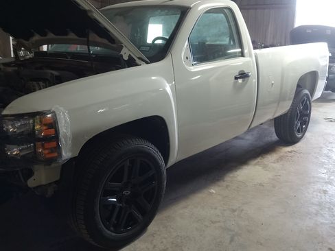 Used 2007 Chevrolet Silverado 1500 W/T RWD image 12