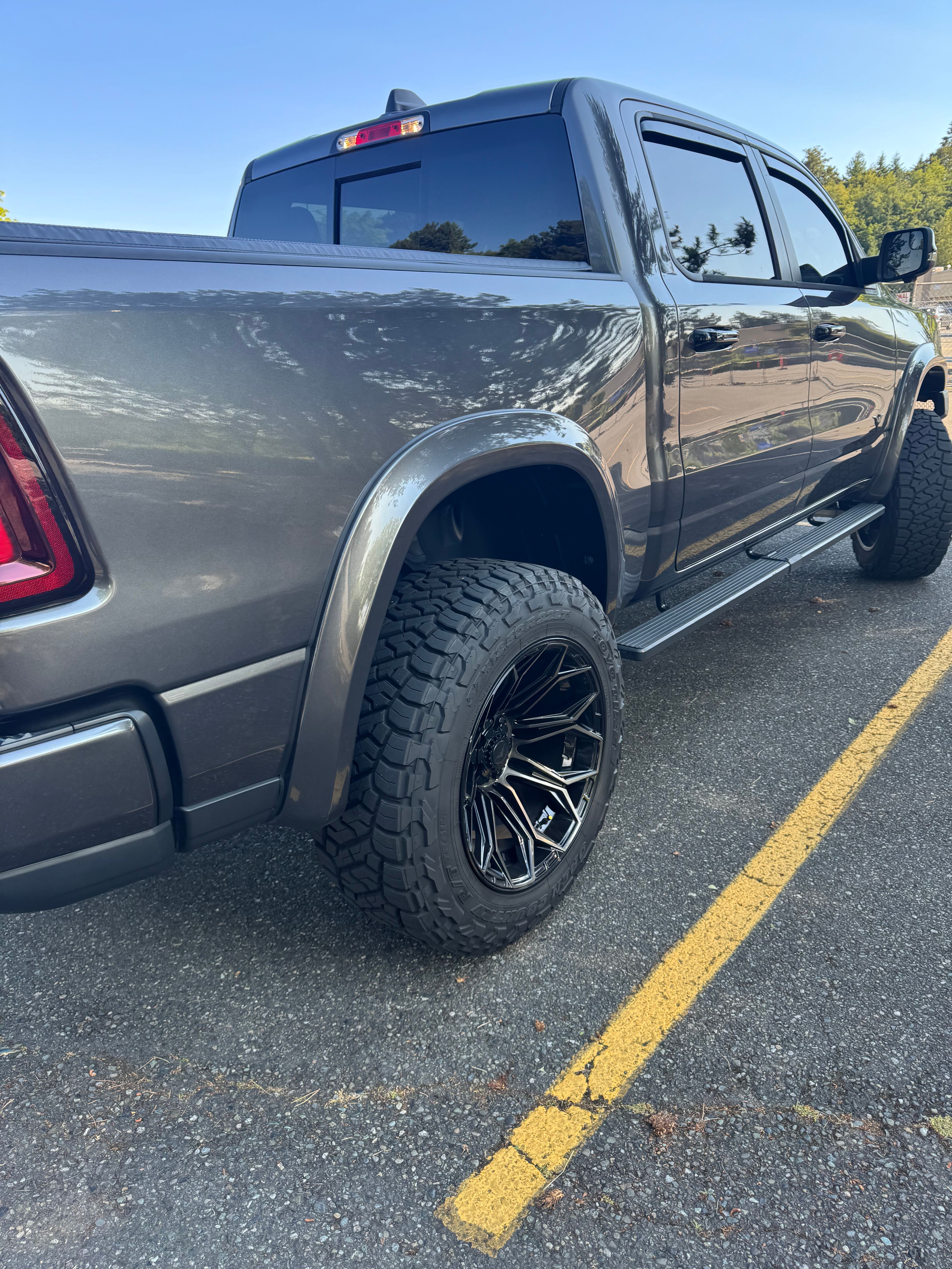 Used 2025 RAM 1500 Big Horn AWD/4WD image 6