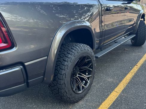 Used 2025 RAM 1500 Big Horn AWD/4WD image 6