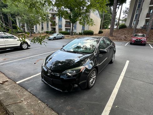 Used 2014 Toyota Corolla LE FWD image 2