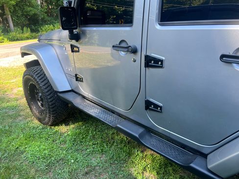 Used 2017 Jeep Wrangler Unlimited Sahara AWD/4WD image 11
