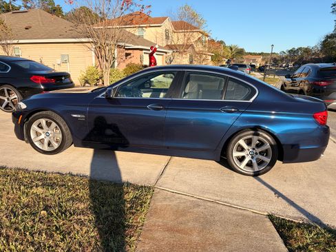 Used 2011 BMW 550i xDrive Sedan image 4