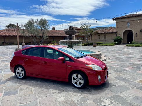 Used 2010 Toyota Prius Five image 1