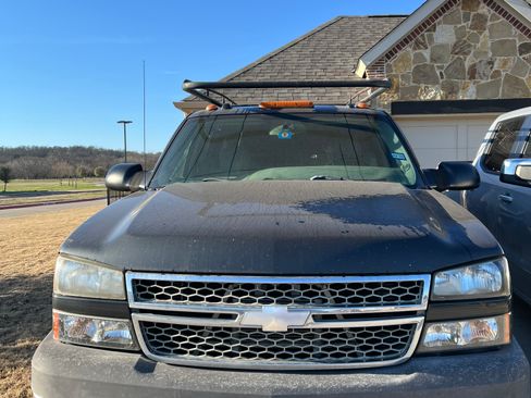 Used 2005 Chevrolet Silverado 3500 LT w/ Heavy-Duty Power Package image 4