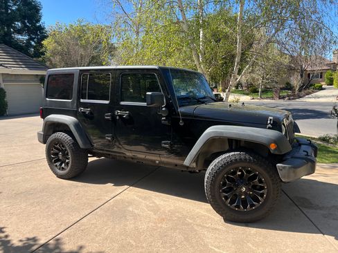Used 2011 Jeep Wrangler Unlimited Sport image 1