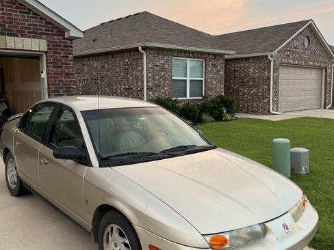 Used 2001 Saturn S-Series SL2 w/ SL2 Option Pkg 2 FWD image 1