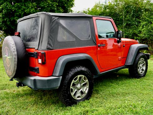 Used 2016 Jeep Wrangler Rubicon w/ Power Convenience Group AWD/4WD image 32