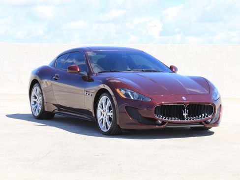 Used 2013 Maserati GranTurismo Sport image 8