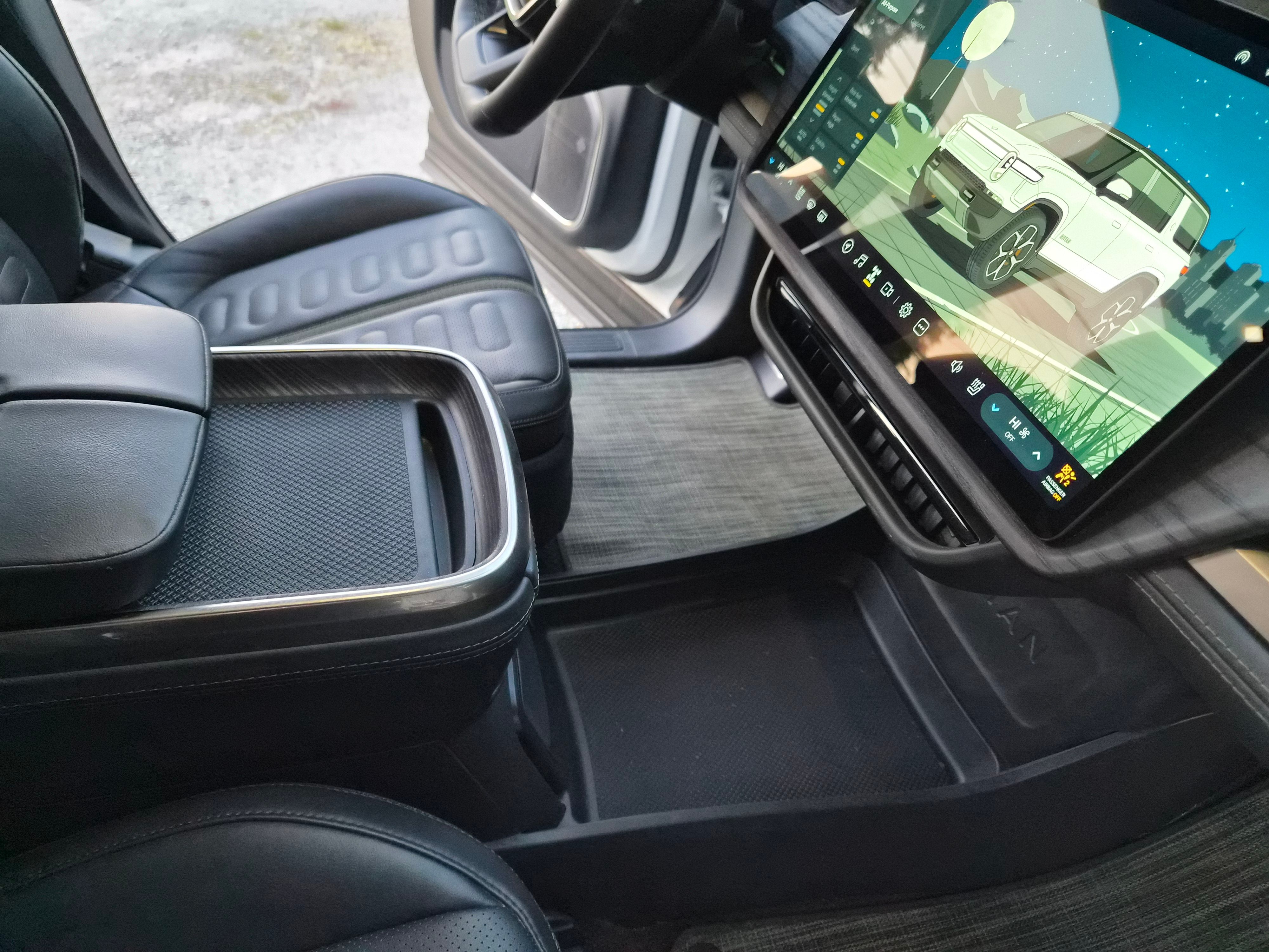 Used 2023 Rivian R1S Adventure AWD/4WD image 8