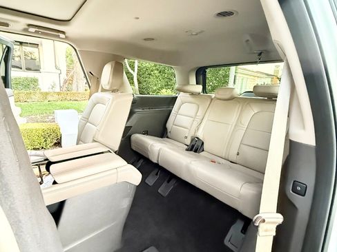 Used 2022 Lincoln Navigator Reserve image 14