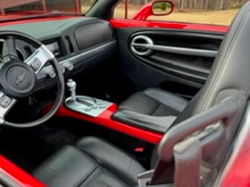 Used 2004 Chevrolet SSR w/ Preferred Equipment Group image 13