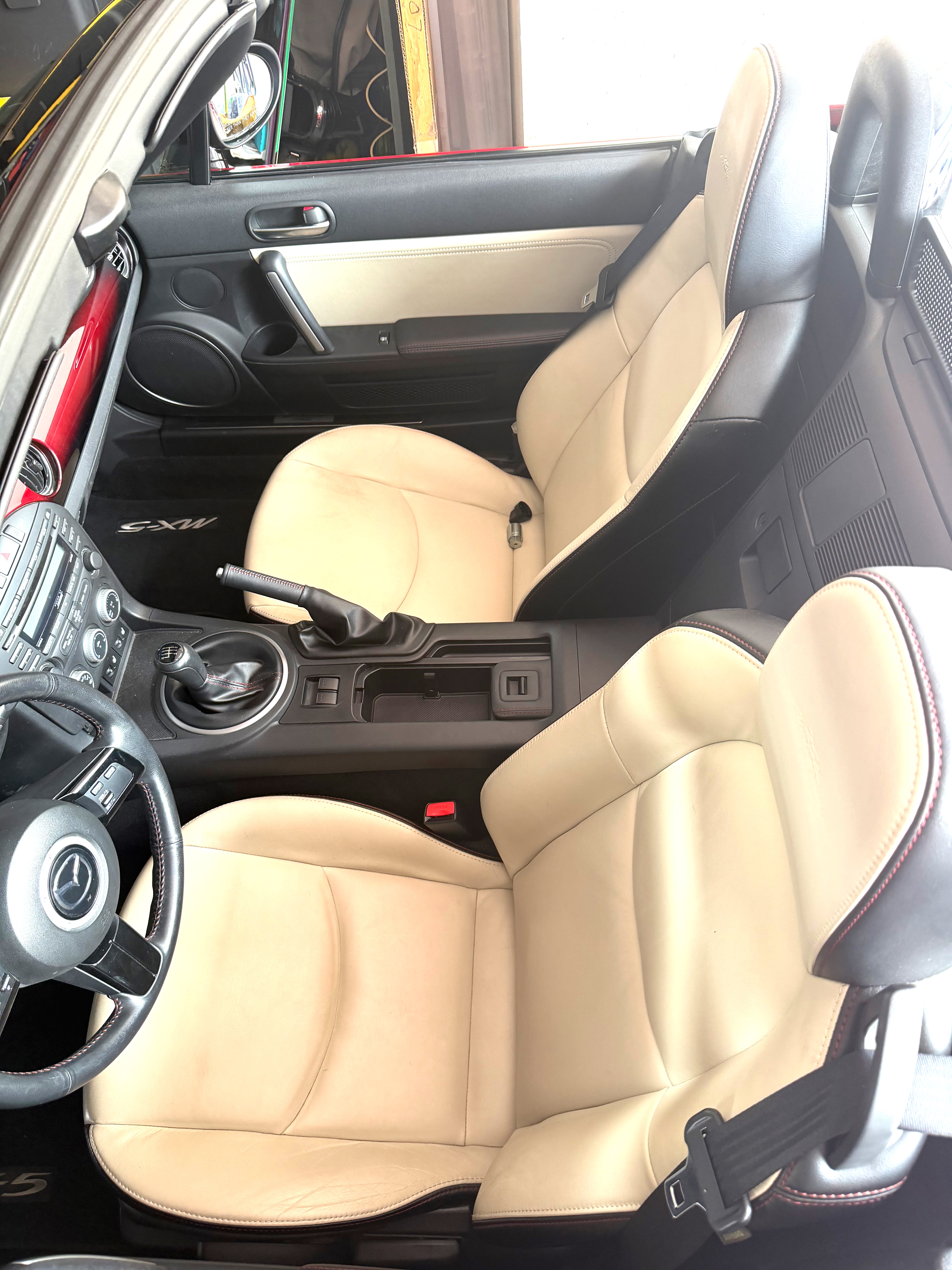 Used 2015 MAZDA MX-5 Miata 25th Anniversary Edition RWD image 9