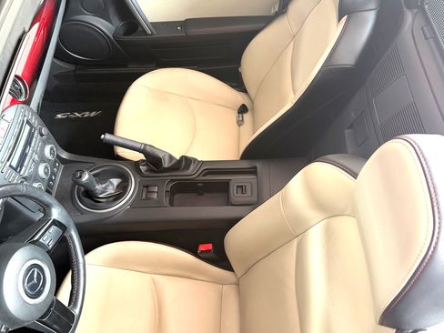 Used 2015 MAZDA MX-5 Miata 25th Anniversary Edition RWD image 9
